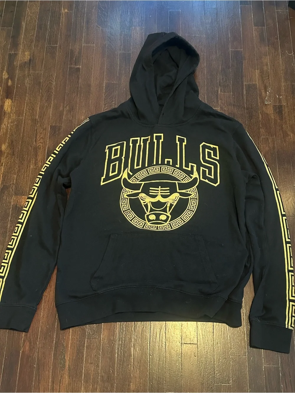 NBA Chicago Bulls Black & Gold Hoodie Graphic Pullover Sweatshirt Size Medium